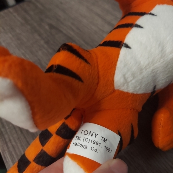 Tony The Tiger Vintage Kellogg's Stuffed Animal 10 - Picture 15 of 16
